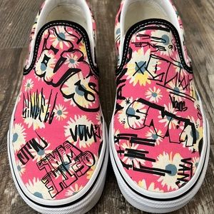 Women’s size 7 slip on Vans. Only worn a couple of times!